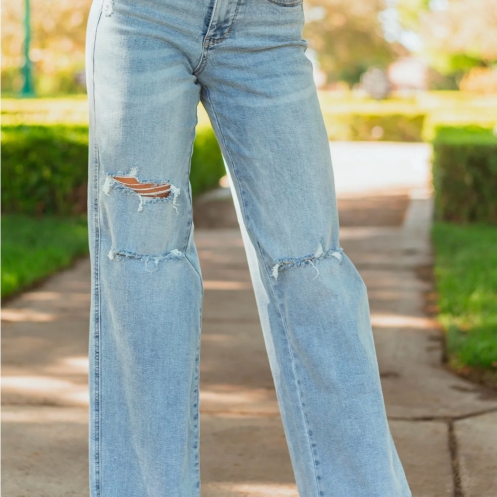 Judy Blue Light Wash Distressed Wide-Leg Jeans